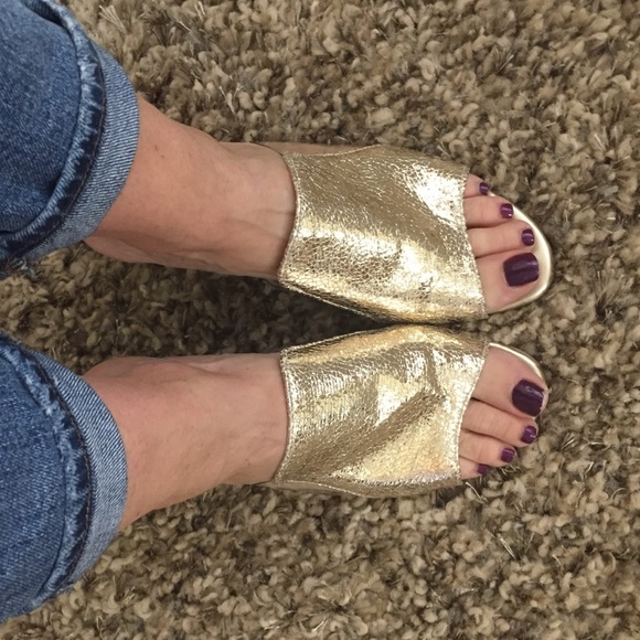 Vintage gold mules. Size 39 fits like size 8 - 8.5. - Picture 1 of 5